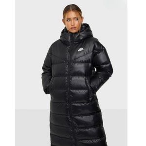 NIKE Puffer Coat. THERMA-FIT